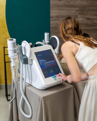 Představujeme vám naši horkou novinku, která posouvá formování postavy na novou úroveň – EMSzero: Sculptor se dvěma madly...